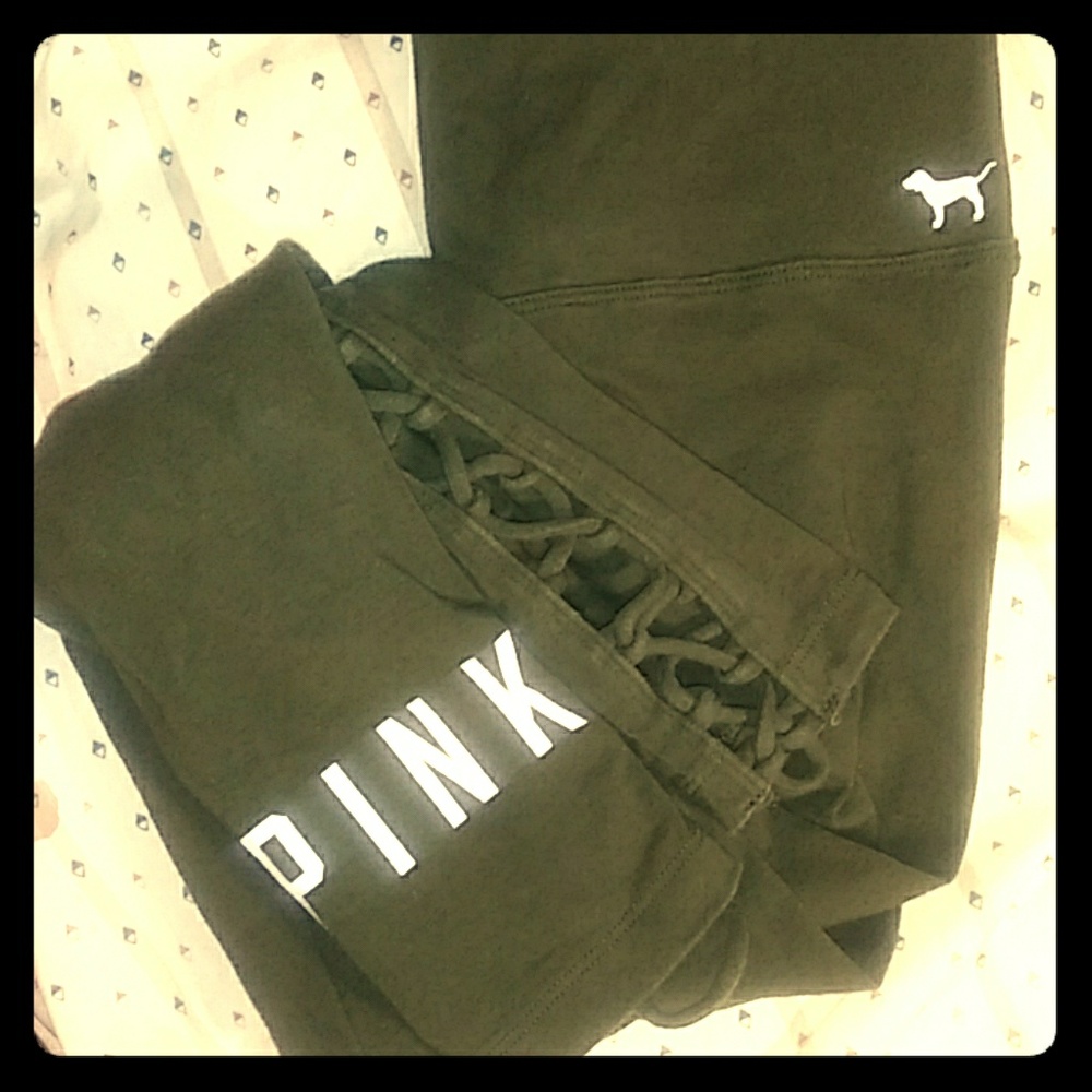 Green balarina ankle leggings by Vs Pink